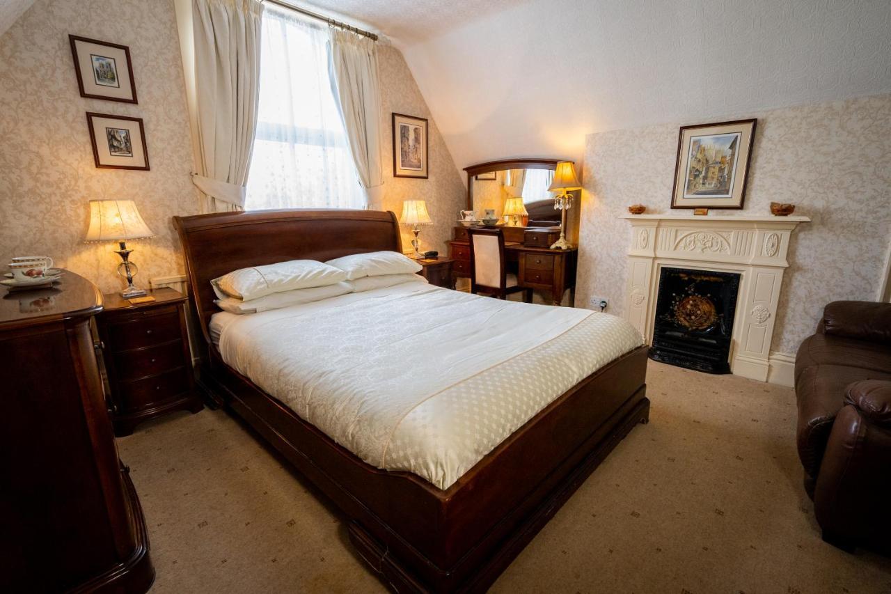 Barbican House 4*