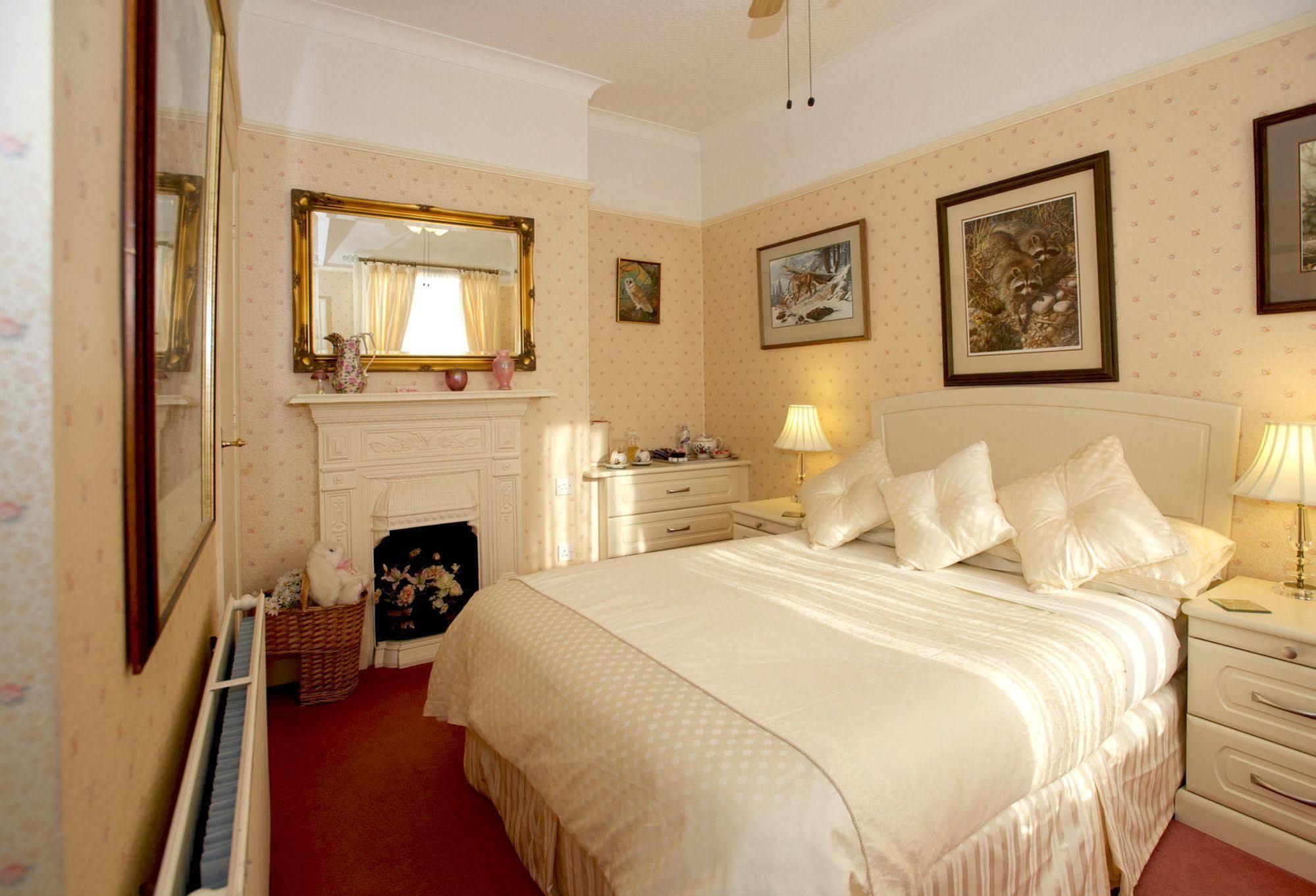 Barbican House Guest house 4*
