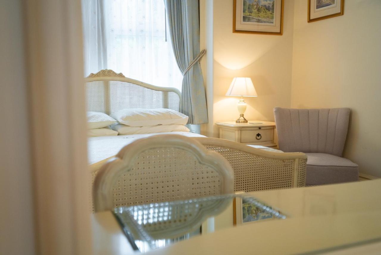 Barbican House Guest house 4*